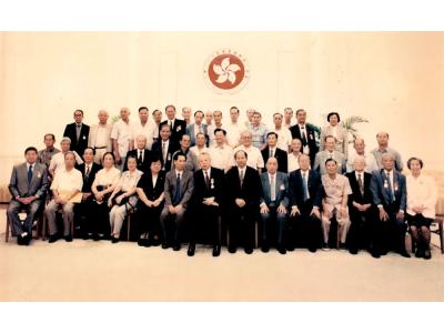 1997年9月16日(中秋節)，特區行政長官董建華接見港九獨立大隊老游擊戰士代表。