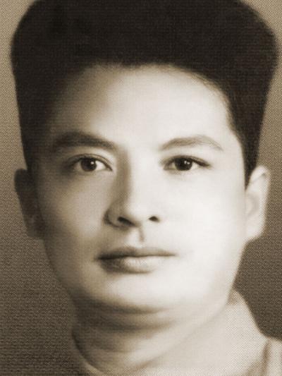 東江縱隊
副司令員兼參謀長王作堯
新中國成立後曾任廣州防空司令部司令員、廣東省人大副主任等職。1961年被授予少將軍銜。